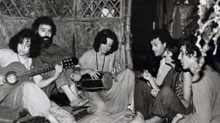 Μουσικές στο Άσραμ © Αρχείο Βάσως Αλλαγιάννη