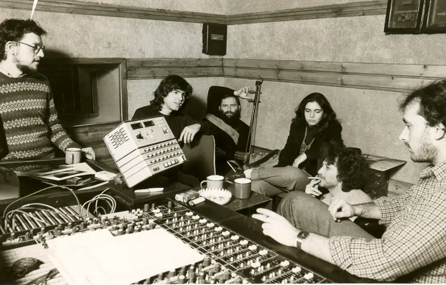 «Νανουρίσματα», Χρήστος Τσιαμούλης, Γιάννης Καϊμακάμης, Σαβίνα Γιαννάτου, Δημήτρης Ζουμπούλης, Παναγιώτης Πετρονικολός © Αρχείο Νίκου Κυπουργού